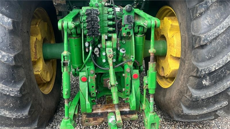 John Deere 8230 Med frontlift - Traktor: slika John Deere 8230 Med frontlift - Traktor John Deere 8230 Med frontlift - Traktor: slika John Deere 8230 Med frontlift - Traktor