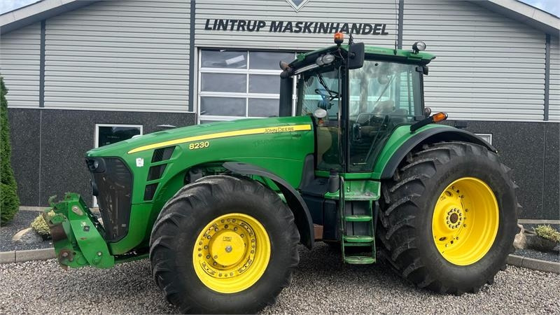 John Deere 8230 Med frontlift - Traktor: slika John Deere 8230 Med frontlift - Traktor John Deere 8230 Med frontlift - Traktor: slika John Deere 8230 Med frontlift - Traktor