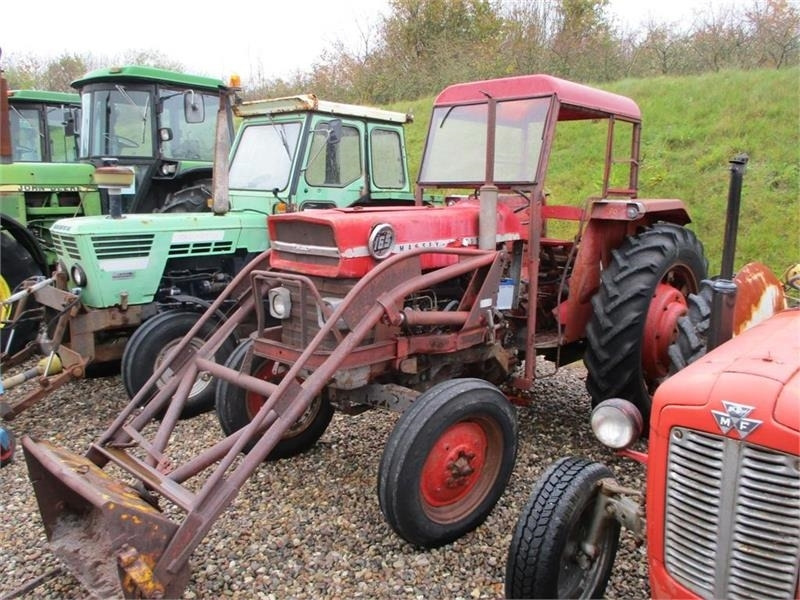 Traktor Massey Ferguson 165 Med Ålø læsser med greb.: slika Traktor Massey Ferguson 165 Med Ålø læsser med greb.