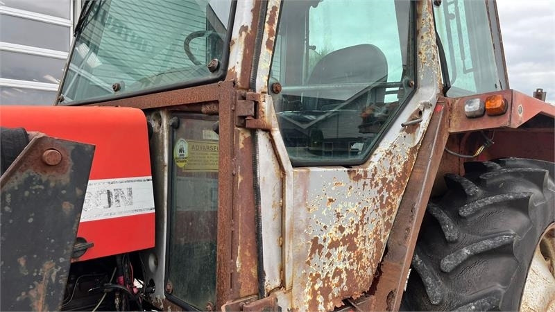 Massey Ferguson 690 Speedshift med frontlæsser - Traktor: slika Massey Ferguson 690 Speedshift med frontlæsser - Traktor Massey Ferguson 690 Speedshift med frontlæsser - Traktor: slika Massey Ferguson 690 Speedshift med frontlæsser - Traktor