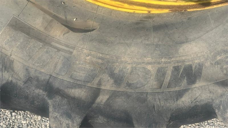 Michelin 650/85R38 Tvillinghjul med 8 låse - Guma za Poljoprivredni strojevi: slika Michelin 650/85R38 Tvillinghjul med 8 låse - Guma za Poljoprivredni strojevi Michelin 650/85R38 Tvillinghjul med 8 låse - Guma za Poljoprivredni strojevi: slika Michelin 650/85R38 Tvillinghjul med 8 låse - Guma za Poljoprivredni strojevi