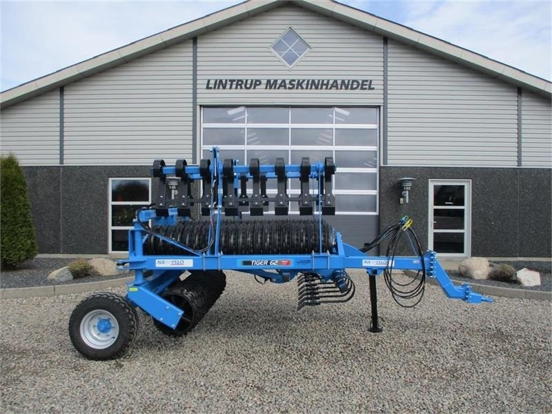 Namyslo Tiger 620 med hydraulisk lammelplanke / plannerpla - Valjak za poljoprivredna gospodarstva: slika Namyslo Tiger 620 med hydraulisk lammelplanke / plannerpla - Valjak za poljoprivredna gospodarstva Namyslo Tiger 620 med hydraulisk lammelplanke / plannerpla - Valjak za poljoprivredna gospodarstva: slika Namyslo Tiger 620 med hydraulisk lammelplanke / plannerpla - Valjak za poljoprivredna gospodarstva
