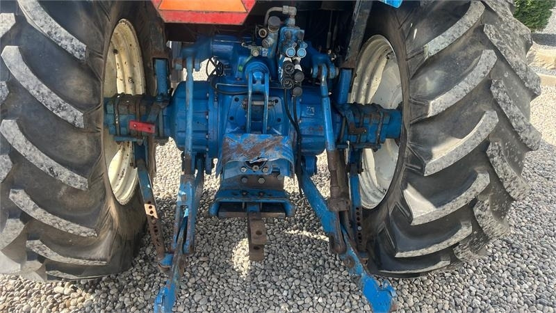 New Holland 5640 SL Dualpower - Traktor: slika New Holland 5640 SL Dualpower - Traktor New Holland 5640 SL Dualpower - Traktor: slika New Holland 5640 SL Dualpower - Traktor