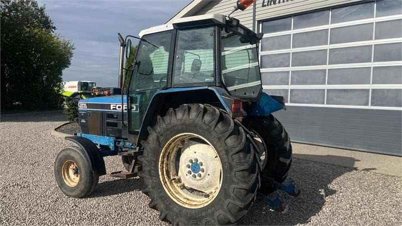 New Holland 5640 SL Dualpower - Traktor: slika New Holland 5640 SL Dualpower - Traktor New Holland 5640 SL Dualpower - Traktor: slika New Holland 5640 SL Dualpower - Traktor