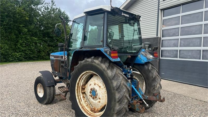 New Holland 7740 SLE Turbo Handy 2wd traktor - Traktor: slika New Holland 7740 SLE Turbo Handy 2wd traktor - Traktor New Holland 7740 SLE Turbo Handy 2wd traktor - Traktor: slika New Holland 7740 SLE Turbo Handy 2wd traktor - Traktor