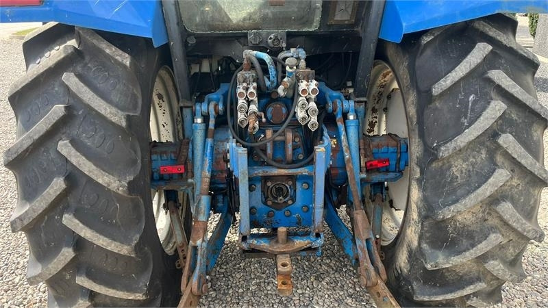 New Holland 8240 SLE Med frontlift og frontPTO - Traktor: slika New Holland 8240 SLE Med frontlift og frontPTO - Traktor New Holland 8240 SLE Med frontlift og frontPTO - Traktor: slika New Holland 8240 SLE Med frontlift og frontPTO - Traktor