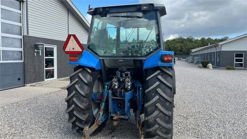 Traktor New Holland 8240 SLE Med frontlift og frontPTO: slika Traktor New Holland 8240 SLE Med frontlift og frontPTO