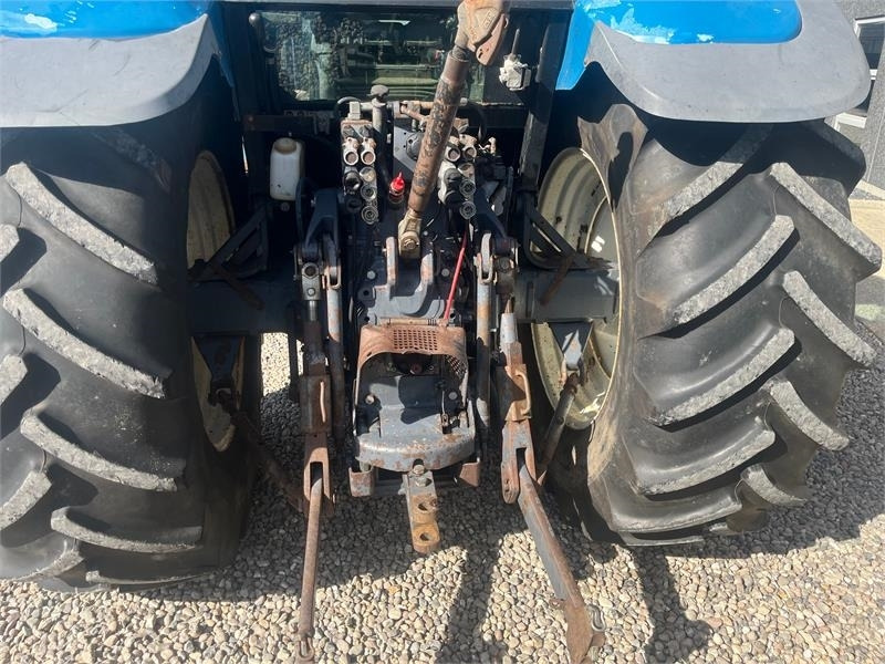 New Holland 8360 Rangecommand - Traktor: slika New Holland 8360 Rangecommand - Traktor New Holland 8360 Rangecommand - Traktor: slika New Holland 8360 Rangecommand - Traktor