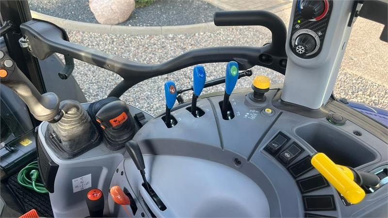 New Holland T5.100 Blue Power udstyrs model, med brede hjul, f - Traktor: slika New Holland T5.100 Blue Power udstyrs model, med brede hjul, f - Traktor New Holland T5.100 Blue Power udstyrs model, med brede hjul, f - Traktor: slika New Holland T5.100 Blue Power udstyrs model, med brede hjul, f - Traktor