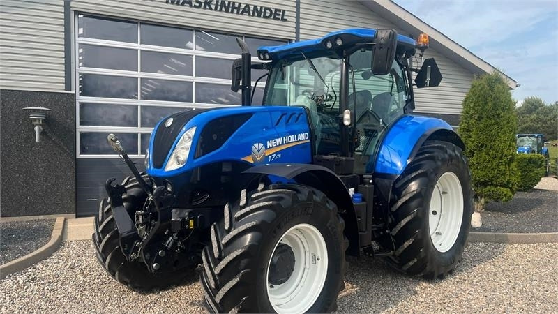 New Holland T7.175 RangeCommand med frontlift. Meget velholdt - Traktor: slika New Holland T7.175 RangeCommand med frontlift. Meget velholdt - Traktor New Holland T7.175 RangeCommand med frontlift. Meget velholdt - Traktor: slika New Holland T7.175 RangeCommand med frontlift. Meget velholdt - Traktor