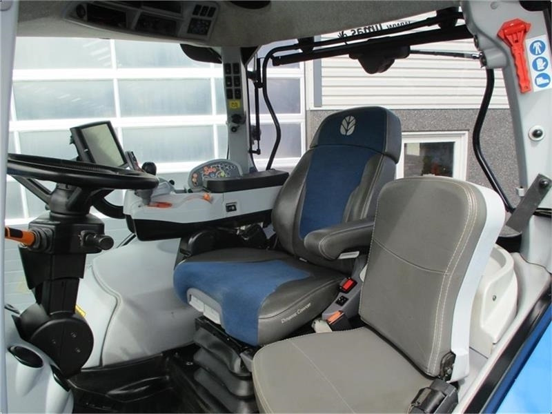 New Holland T7.230 AutoCommand, meget velholdt traktor - Traktor: slika New Holland T7.230 AutoCommand, meget velholdt traktor - Traktor New Holland T7.230 AutoCommand, meget velholdt traktor - Traktor: slika New Holland T7.230 AutoCommand, meget velholdt traktor - Traktor