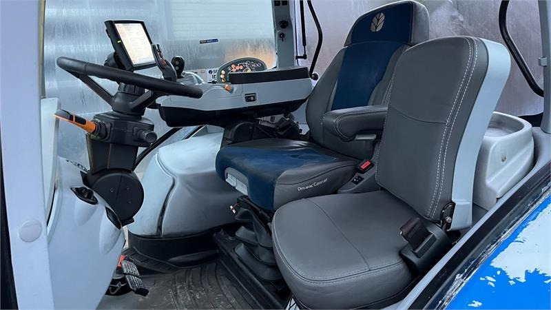 New Holland T7.230 Autocommand med frontlift og nye bagdæk er - Traktor: slika New Holland T7.230 Autocommand med frontlift og nye bagdæk er - Traktor New Holland T7.230 Autocommand med frontlift og nye bagdæk er - Traktor: slika New Holland T7.230 Autocommand med frontlift og nye bagdæk er - Traktor