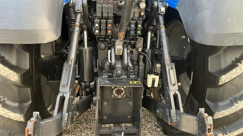 New Holland T7.315 HD med frontlift og front PTO. - Traktor: slika New Holland T7.315 HD med frontlift og front PTO. - Traktor New Holland T7.315 HD med frontlift og front PTO. - Traktor: slika New Holland T7.315 HD med frontlift og front PTO. - Traktor