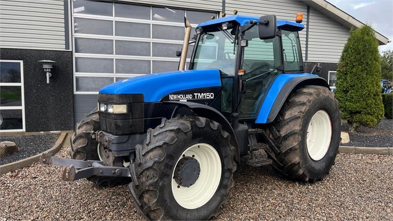 New Holland TM150 Med frontlift - Traktor: slika New Holland TM150 Med frontlift - Traktor New Holland TM150 Med frontlift - Traktor: slika New Holland TM150 Med frontlift - Traktor