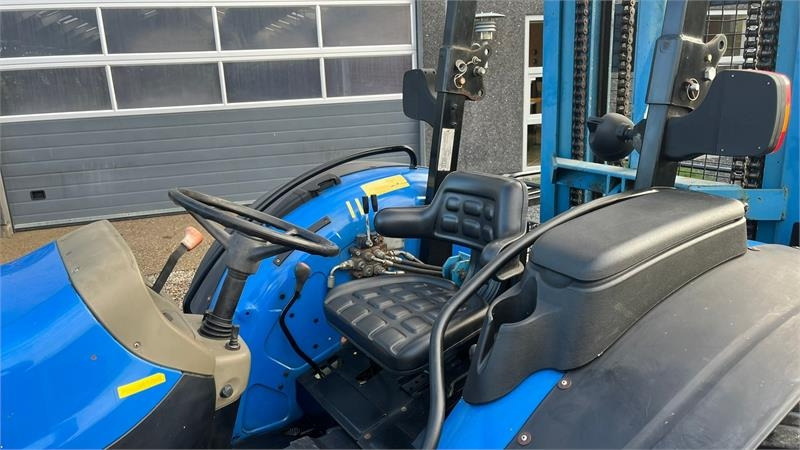 New Holland TN55D Med Byggelift - Traktor: slika New Holland TN55D Med Byggelift - Traktor New Holland TN55D Med Byggelift - Traktor: slika New Holland TN55D Med Byggelift - Traktor