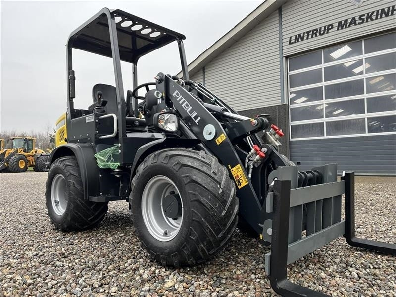 Zglobni utovarivač Pitbull X24-26V med lyspakke og 400mm hjulmontering.: slika Zglobni utovarivač Pitbull X24-26V med lyspakke og 400mm hjulmontering.