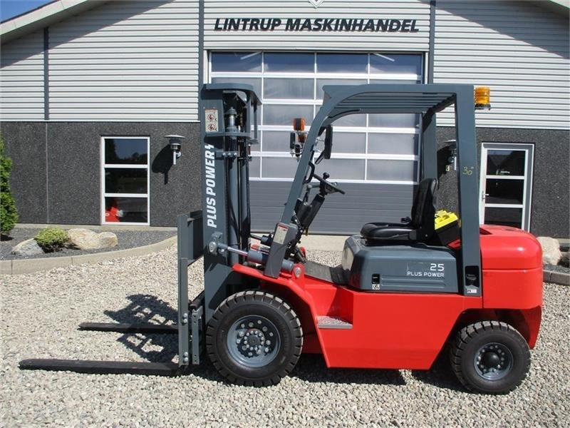 PlusPower 25 2500kg truck, med hydraulisk sideskif - Diesel viličar: slika PlusPower 25 2500kg truck, med hydraulisk sideskif - Diesel viličar PlusPower 25 2500kg truck, med hydraulisk sideskif - Diesel viličar: slika PlusPower 25 2500kg truck, med hydraulisk sideskif - Diesel viličar