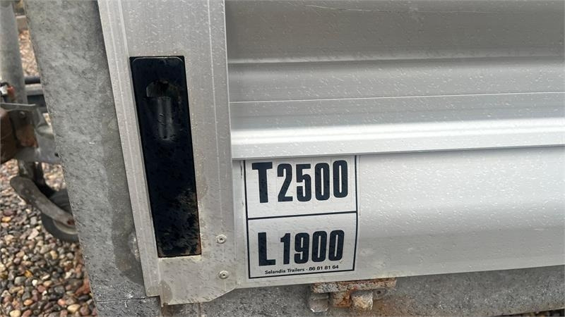 Selandia Maskintrailer med vip og rampe med hydrau - Prikolica plato/ Otvoreni sanduk: slika Selandia Maskintrailer med vip og rampe med hydrau - Prikolica plato/ Otvoreni sanduk Selandia Maskintrailer med vip og rampe med hydrau - Prikolica plato/ Otvoreni sanduk: slika Selandia Maskintrailer med vip og rampe med hydrau - Prikolica plato/ Otvoreni sanduk