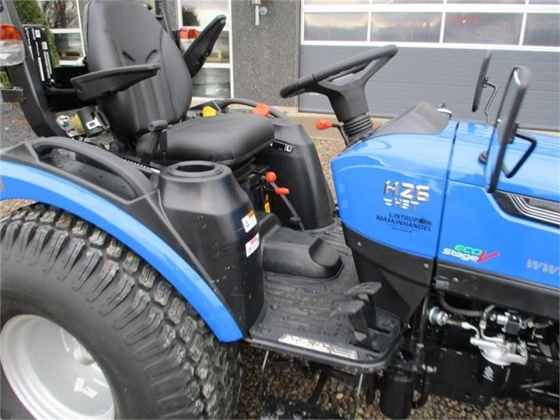 Traktor Solis 26 HST Hydrostat Turf hjul.: slika Traktor Solis 26 HST Hydrostat Turf hjul.