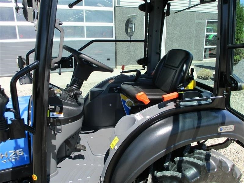 Solis 26 HST med kabine og traktorhjul - Traktor: slika Solis 26 HST med kabine og traktorhjul - Traktor Solis 26 HST med kabine og traktorhjul - Traktor: slika Solis 26 HST med kabine og traktorhjul - Traktor