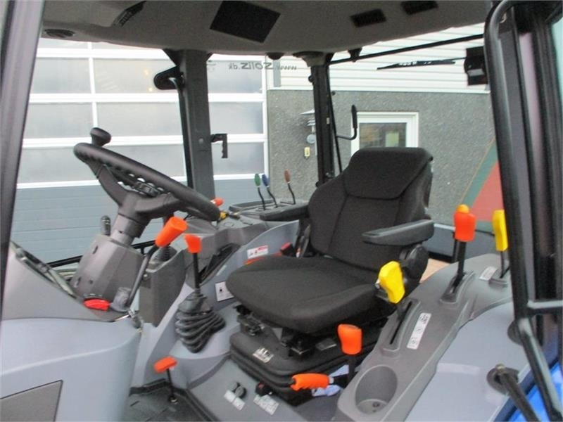 Solis 60 Med frontlift, frontPTO og Thyregod kost - Traktor: slika Solis 60 Med frontlift, frontPTO og Thyregod kost - Traktor Solis 60 Med frontlift, frontPTO og Thyregod kost - Traktor: slika Solis 60 Med frontlift, frontPTO og Thyregod kost - Traktor