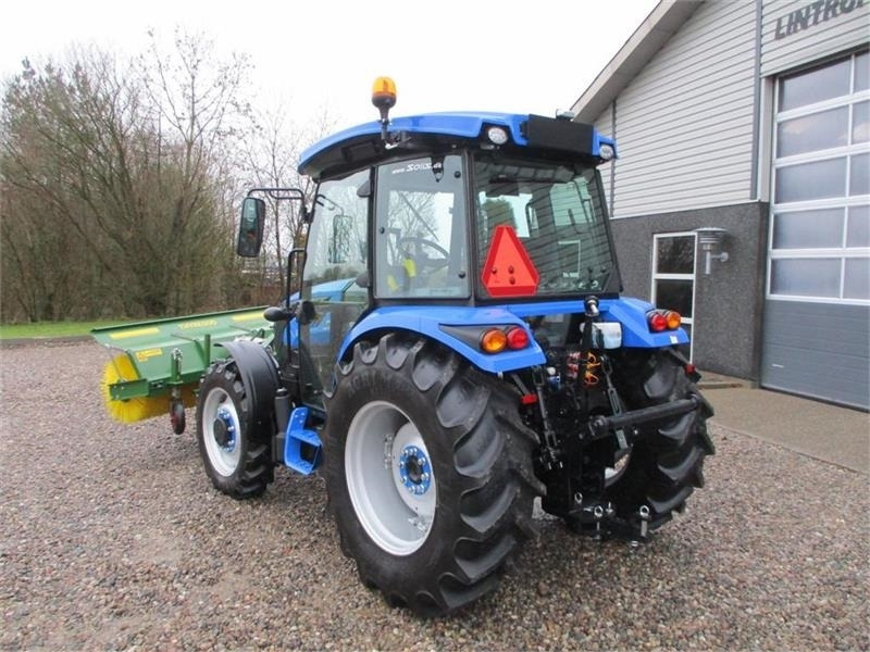 Traktor Solis 60 Med frontlift, frontPTO og Thyregod kost: slika Traktor Solis 60 Med frontlift, frontPTO og Thyregod kost