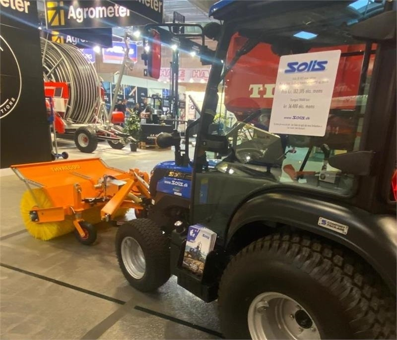 Solis H26 HST SnowEdition med Thyregod TK 1600 kost på - Traktor: slika Solis H26 HST SnowEdition med Thyregod TK 1600 kost på - Traktor Solis H26 HST SnowEdition med Thyregod TK 1600 kost på - Traktor: slika Solis H26 HST SnowEdition med Thyregod TK 1600 kost på - Traktor