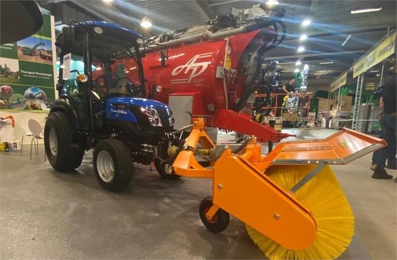 Solis H26 HST SnowEdition med Thyregod TK 1600 kost på - Traktor: slika Solis H26 HST SnowEdition med Thyregod TK 1600 kost på - Traktor Solis H26 HST SnowEdition med Thyregod TK 1600 kost på - Traktor: slika Solis H26 HST SnowEdition med Thyregod TK 1600 kost på - Traktor