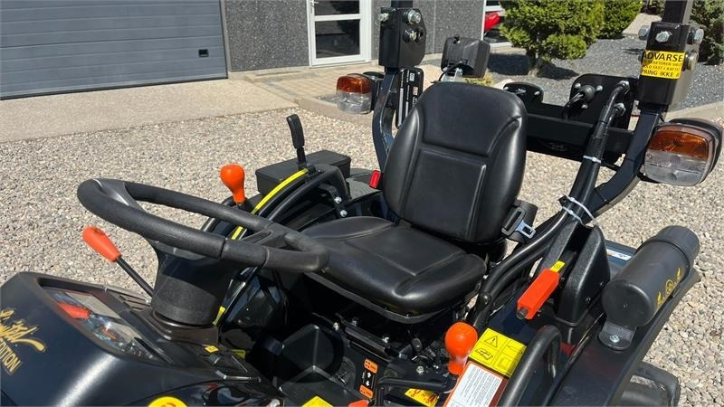 Solis S26 Limited Edition i sort 6+2 Gearmaskine med Ser - Traktor: slika Solis S26 Limited Edition i sort 6+2 Gearmaskine med Ser - Traktor Solis S26 Limited Edition i sort 6+2 Gearmaskine med Ser - Traktor: slika Solis S26 Limited Edition i sort 6+2 Gearmaskine med Ser - Traktor