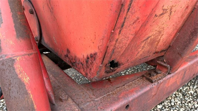 Taarup T3 højtipvogn - Nagibna prikolica za poljoprivredna gospodarstva/ Istovarivač: slika Taarup T3 højtipvogn - Nagibna prikolica za poljoprivredna gospodarstva/ Istovarivač Taarup T3 højtipvogn - Nagibna prikolica za poljoprivredna gospodarstva/ Istovarivač: slika Taarup T3 højtipvogn - Nagibna prikolica za poljoprivredna gospodarstva/ Istovarivač