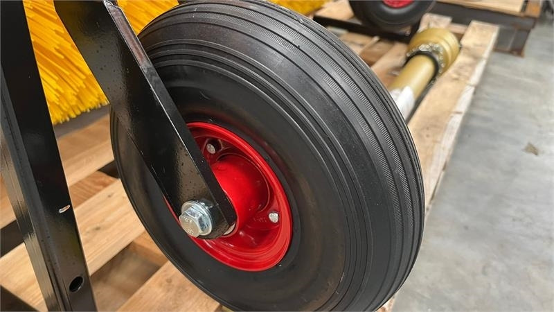 Thyregod TK 1600 PTO, med hydraulisk sving. - Metla: slika Thyregod TK 1600 PTO, med hydraulisk sving. - Metla Thyregod TK 1600 PTO, med hydraulisk sving. - Metla: slika Thyregod TK 1600 PTO, med hydraulisk sving. - Metla