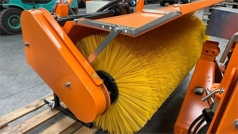 Thyregod TK 1600 PTO, med hydraulisk sving. - Metla: slika Thyregod TK 1600 PTO, med hydraulisk sving. - Metla Thyregod TK 1600 PTO, med hydraulisk sving. - Metla: slika Thyregod TK 1600 PTO, med hydraulisk sving. - Metla