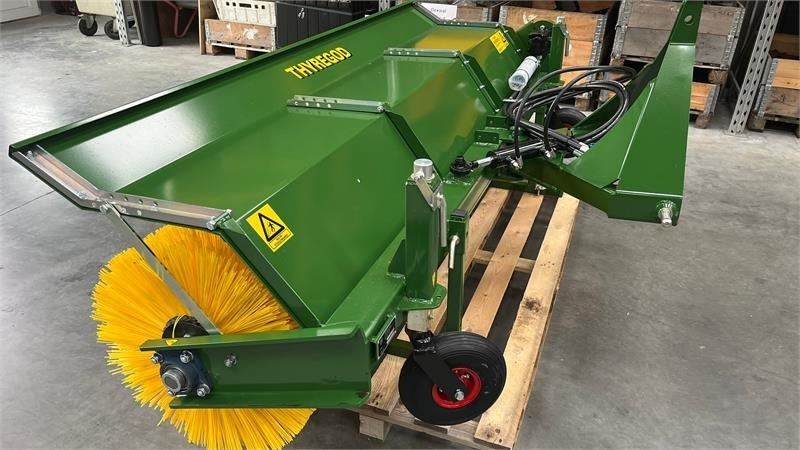 Thyregod TK 2800 med nylon børster og hydraulisk sving. bre - Metla: slika Thyregod TK 2800 med nylon børster og hydraulisk sving. bre - Metla Thyregod TK 2800 med nylon børster og hydraulisk sving. bre - Metla: slika Thyregod TK 2800 med nylon børster og hydraulisk sving. bre - Metla