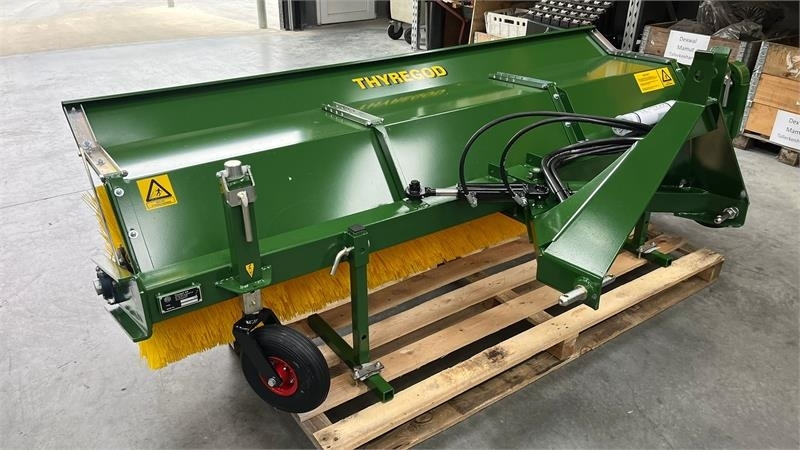 Thyregod TK 2800 med nylon børster og hydraulisk sving. bre - Metla: slika Thyregod TK 2800 med nylon børster og hydraulisk sving. bre - Metla Thyregod TK 2800 med nylon børster og hydraulisk sving. bre - Metla: slika Thyregod TK 2800 med nylon børster og hydraulisk sving. bre - Metla