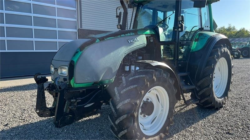 Valtra T130 med 3.5ton frontlift - Traktor: slika Valtra T130 med 3.5ton frontlift - Traktor Valtra T130 med 3.5ton frontlift - Traktor: slika Valtra T130 med 3.5ton frontlift - Traktor