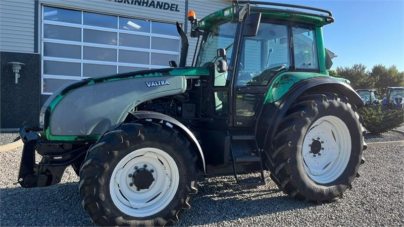 Valtra T130 med 3.5ton frontlift - Traktor: slika Valtra T130 med 3.5ton frontlift - Traktor Valtra T130 med 3.5ton frontlift - Traktor: slika Valtra T130 med 3.5ton frontlift - Traktor