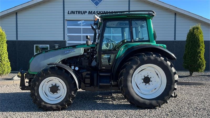 Valtra T130 med 3.5ton frontlift - Traktor: slika Valtra T130 med 3.5ton frontlift - Traktor Valtra T130 med 3.5ton frontlift - Traktor: slika Valtra T130 med 3.5ton frontlift - Traktor