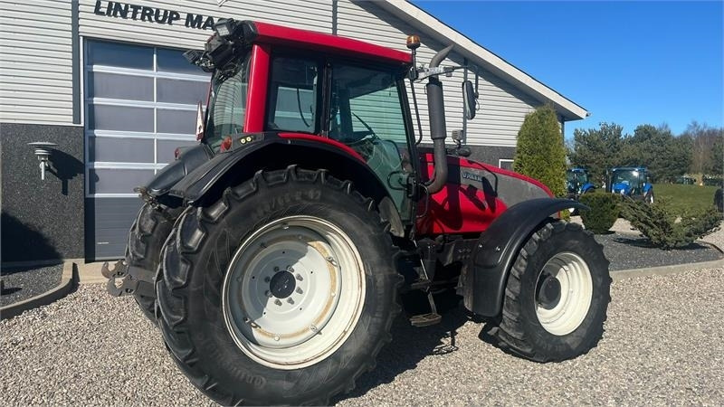Traktor Valtra T171 Frontlift og fuld affjedring: slika Traktor Valtra T171 Frontlift og fuld affjedring