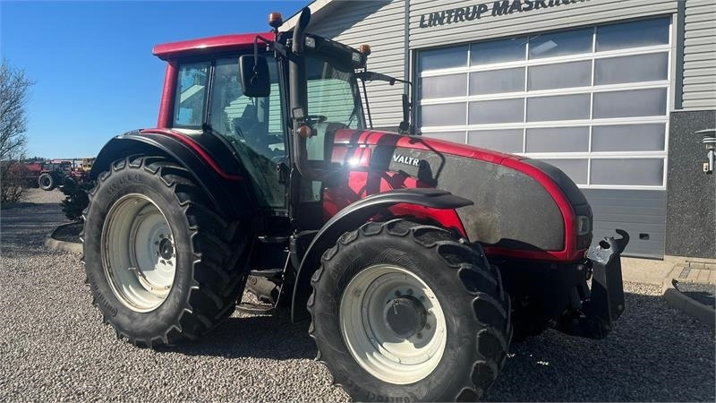 Traktor Valtra T171 Frontlift og fuld affjedring: slika Traktor Valtra T171 Frontlift og fuld affjedring