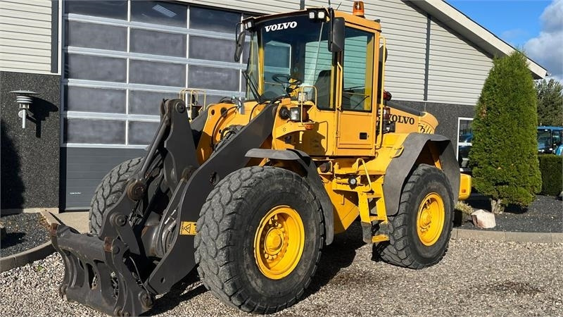 Volvo L70E Med hurtigskift og centralsmørring - Utovarivač na kotačima: slika Volvo L70E Med hurtigskift og centralsmørring - Utovarivač na kotačima Volvo L70E Med hurtigskift og centralsmørring - Utovarivač na kotačima: slika Volvo L70E Med hurtigskift og centralsmørring - Utovarivač na kotačima