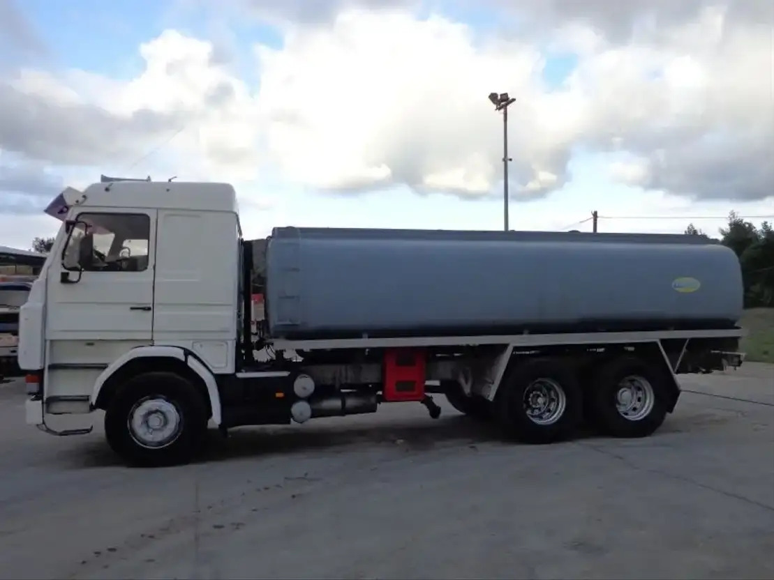 Scania R143-470 V8 Scania R143HL .470 6X2 Diesel/OIL Tank - Kamion cisterna: slika Scania R143-470 V8 Scania R143HL .470 6X2 Diesel/OIL Tank - Kamion cisterna Scania R143-470 V8 Scania R143HL .470 6X2 Diesel/OIL Tank - Kamion cisterna: slika Scania R143-470 V8 Scania R143HL .470 6X2 Diesel/OIL Tank - Kamion cisterna