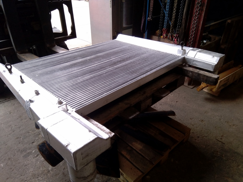 Caterpillar 365CL - - Međuhladnjak za Građevinski strojevi: slika Caterpillar 365CL - - Međuhladnjak za Građevinski strojevi Caterpillar 365CL - - Međuhladnjak za Građevinski strojevi: slika Caterpillar 365CL - - Međuhladnjak za Građevinski strojevi