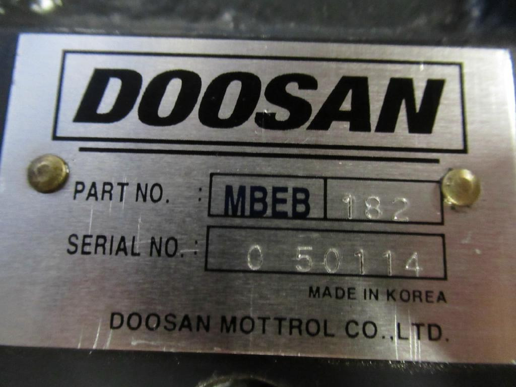 Doosan MBEB182 - - Hidraulični motor za Građevinski strojevi: slika Doosan MBEB182 - - Hidraulični motor za Građevinski strojevi Doosan MBEB182 - - Hidraulični motor za Građevinski strojevi: slika Doosan MBEB182 - - Hidraulični motor za Građevinski strojevi