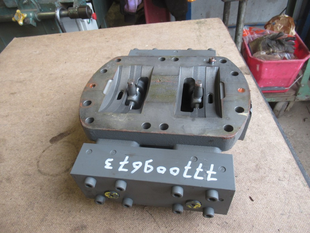 Hitachi 4217020 - - Pumpa ulja za Građevinski strojevi: slika Hitachi 4217020 - - Pumpa ulja za Građevinski strojevi Hitachi 4217020 - - Pumpa ulja za Građevinski strojevi: slika Hitachi 4217020 - - Pumpa ulja za Građevinski strojevi