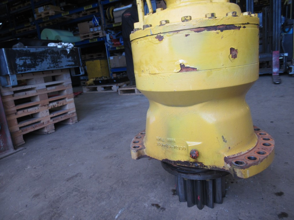 Komatsu 209-26-00040 - Motor okretanja za Građevinski strojevi: slika Komatsu 209-26-00040 - Motor okretanja za Građevinski strojevi Komatsu 209-26-00040 - Motor okretanja za Građevinski strojevi: slika Komatsu 209-26-00040 - Motor okretanja za Građevinski strojevi