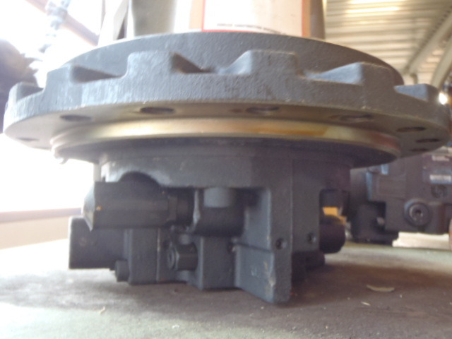 New Holland YY15V00007F2 - Hidraulični motor za Građevinski strojevi: slika New Holland YY15V00007F2 - Hidraulični motor za Građevinski strojevi New Holland YY15V00007F2 - Hidraulični motor za Građevinski strojevi: slika New Holland YY15V00007F2 - Hidraulični motor za Građevinski strojevi