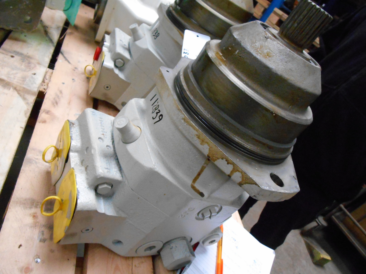 Terex O&K A6VE160HZ3/63W-VZL22XB-S - 3725635 - Hidraulični motor za Građevinski strojevi: slika Terex O&K A6VE160HZ3/63W-VZL22XB-S - 3725635 - Hidraulični motor za Građevinski strojevi Terex O&K A6VE160HZ3/63W-VZL22XB-S - 3725635 - Hidraulični motor za Građevinski strojevi: slika Terex O&K A6VE160HZ3/63W-VZL22XB-S - 3725635 - Hidraulični motor za Građevinski strojevi