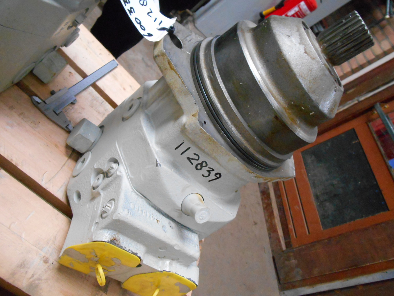 Terex O&K A6VE160HZ3/63W-VZL22XB-S - 3725635 - Hidraulični motor za Građevinski strojevi: slika Terex O&K A6VE160HZ3/63W-VZL22XB-S - 3725635 - Hidraulični motor za Građevinski strojevi Terex O&K A6VE160HZ3/63W-VZL22XB-S - 3725635 - Hidraulični motor za Građevinski strojevi: slika Terex O&K A6VE160HZ3/63W-VZL22XB-S - 3725635 - Hidraulični motor za Građevinski strojevi