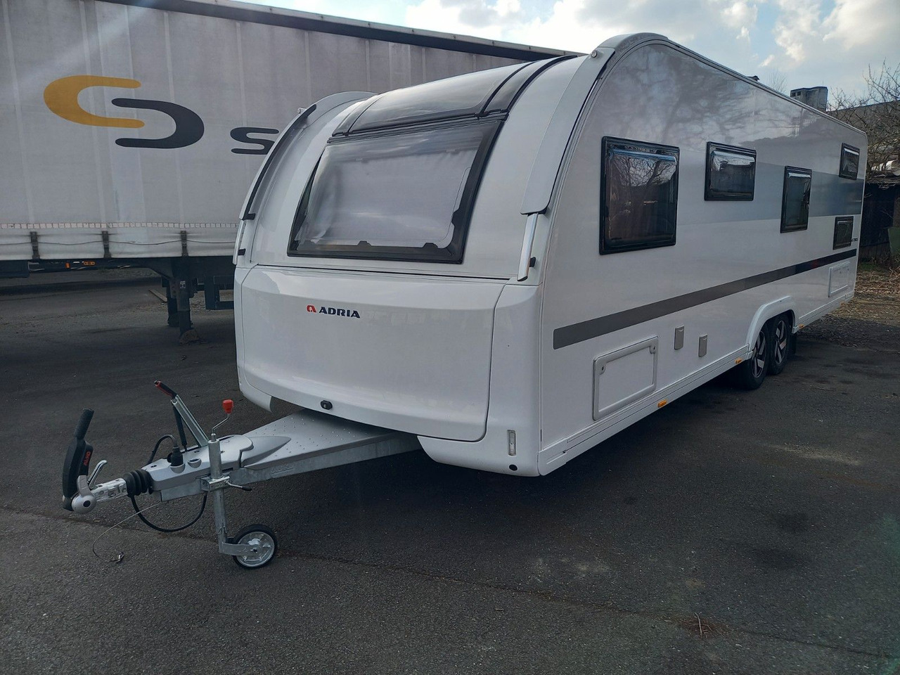 Adria Adora 753 UK - Kamp prikolica: slika Adria Adora 753 UK - Kamp prikolica Adria Adora 753 UK - Kamp prikolica: slika Adria Adora 753 UK - Kamp prikolica