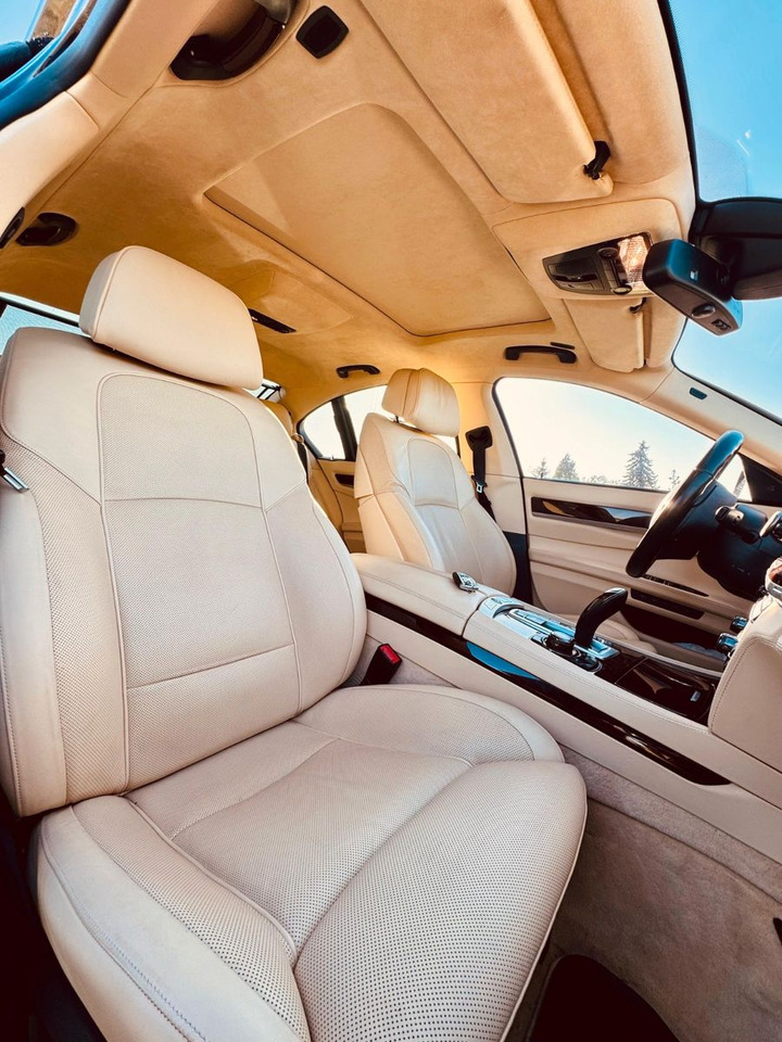 BMW 740d xDrive 4x4 Long - Limuzina: slika BMW 740d xDrive 4x4 Long - Limuzina BMW 740d xDrive 4x4 Long - Limuzina: slika BMW 740d xDrive 4x4 Long - Limuzina